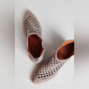 Stylish Tan Women's Ankle Boots 8.5